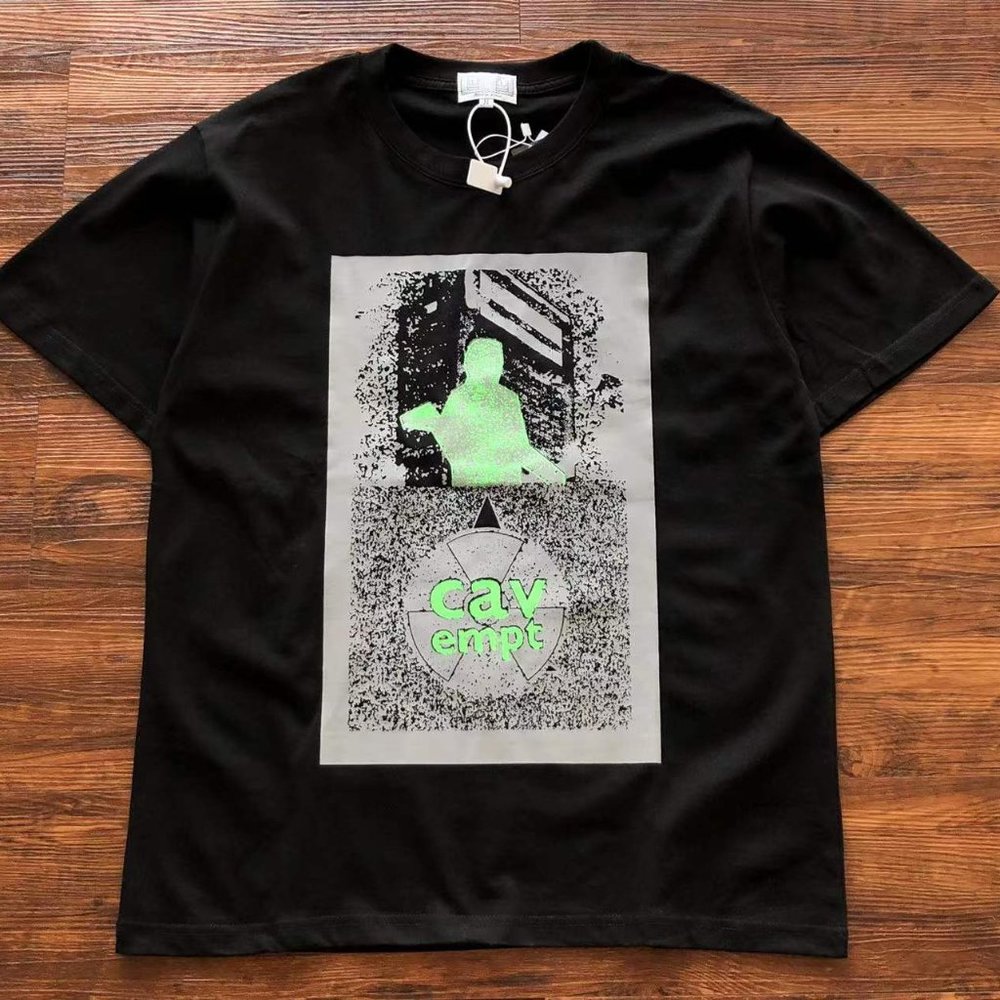 Cavermpt Black Ss Green Figure Reflective Abstract Print